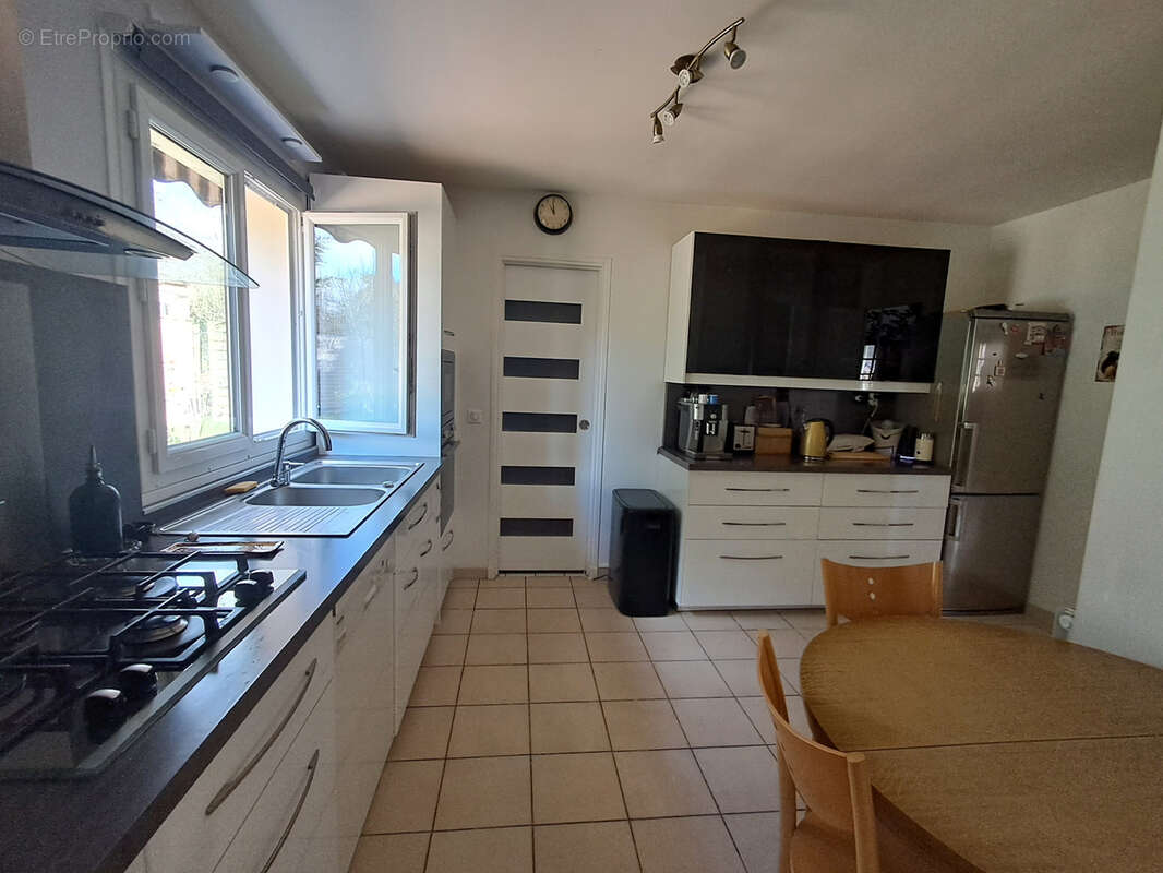 Maison à LA QUEUE-LES-YVELINES