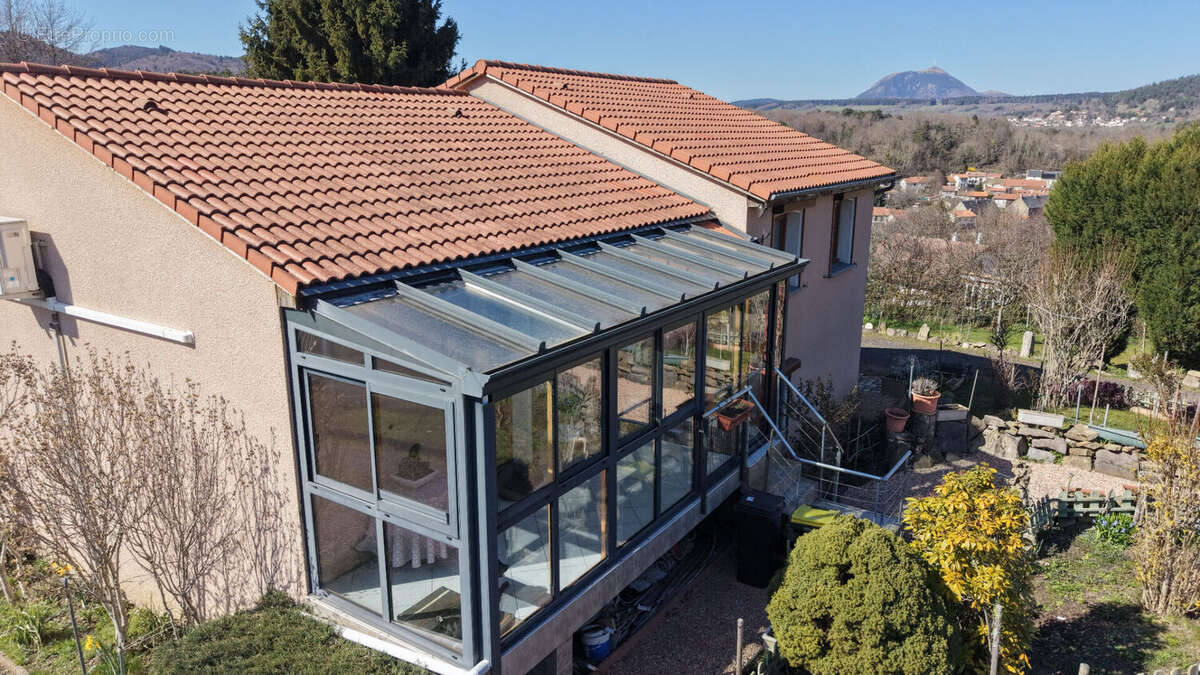 Maison à SAINT-GENES-CHAMPANELLE