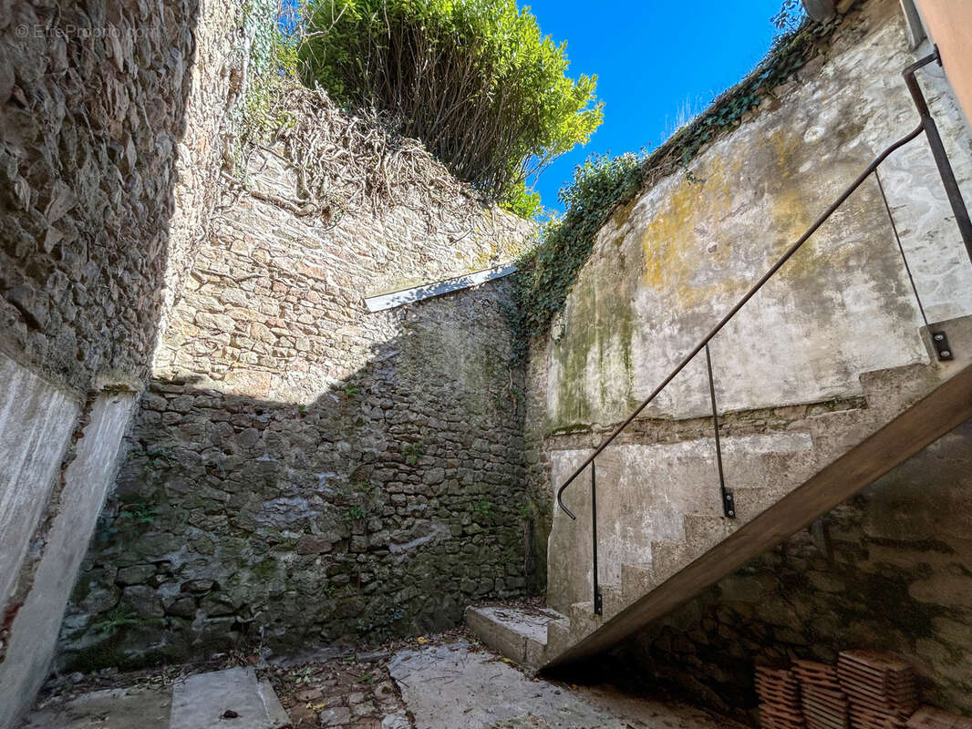 Maison à MONTAIGUT