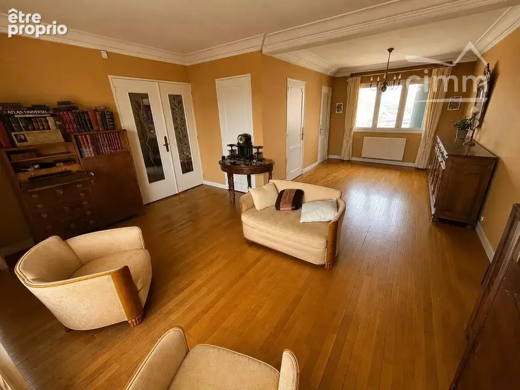 Appartement dernier etage place chavanelle - photo 2