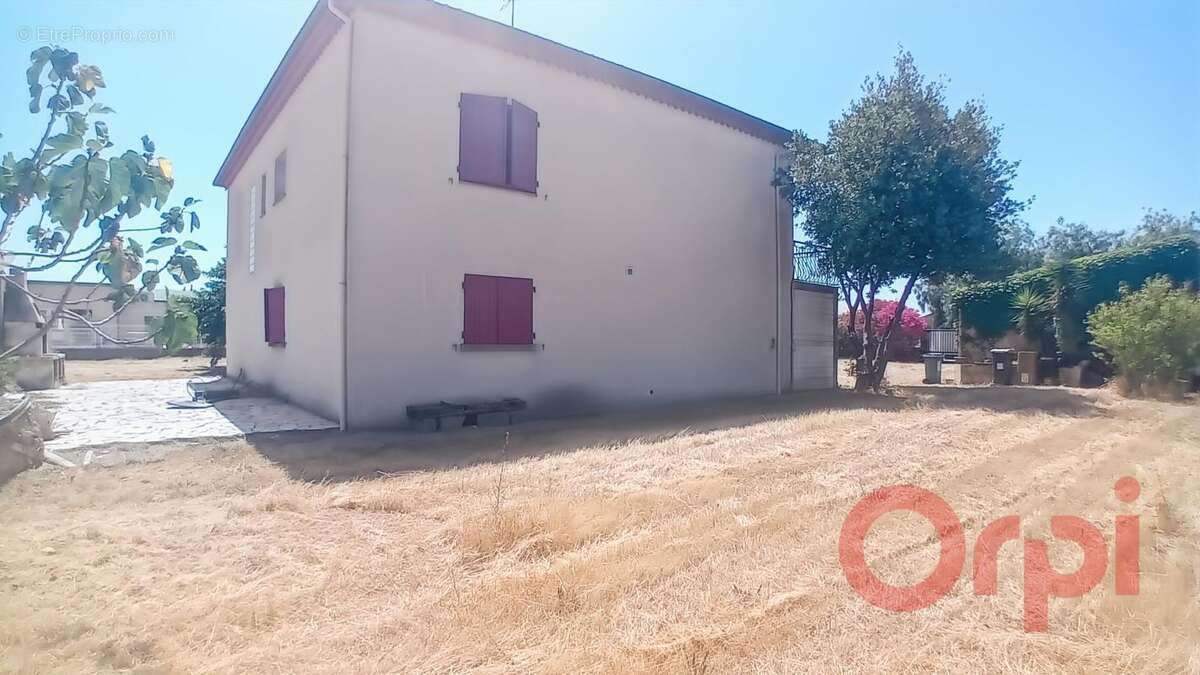 À Vendre : Grande maison familiale ou deux logements – 4 faces avec terrain à Sauvian - photo 12