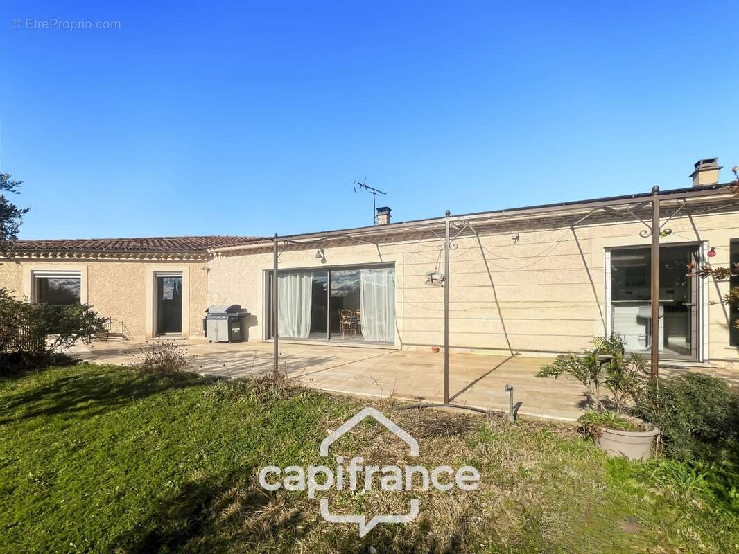 LES TAILLADES, maison individuelle de plain pied  de 210 m2, en campagne,  4 chambres, sur un terrain de 2900 m2 environ, piscin - photo 14