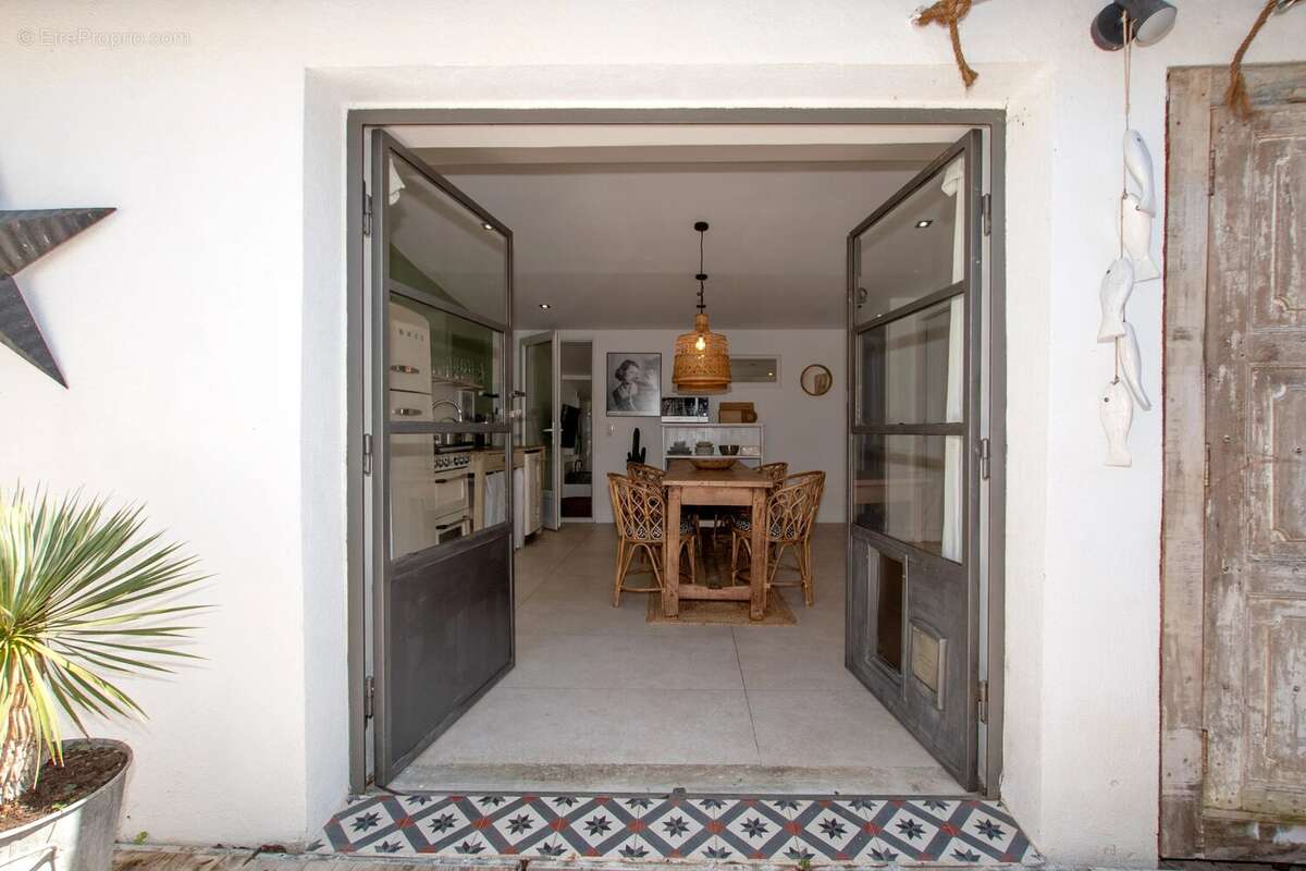 Maison à CHATEAUNEUF-GRASSE