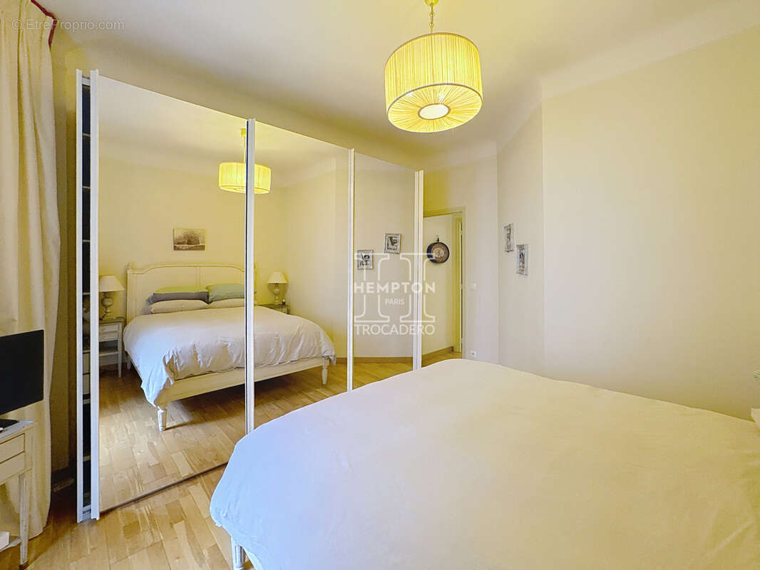 Appartement à PARIS-8E