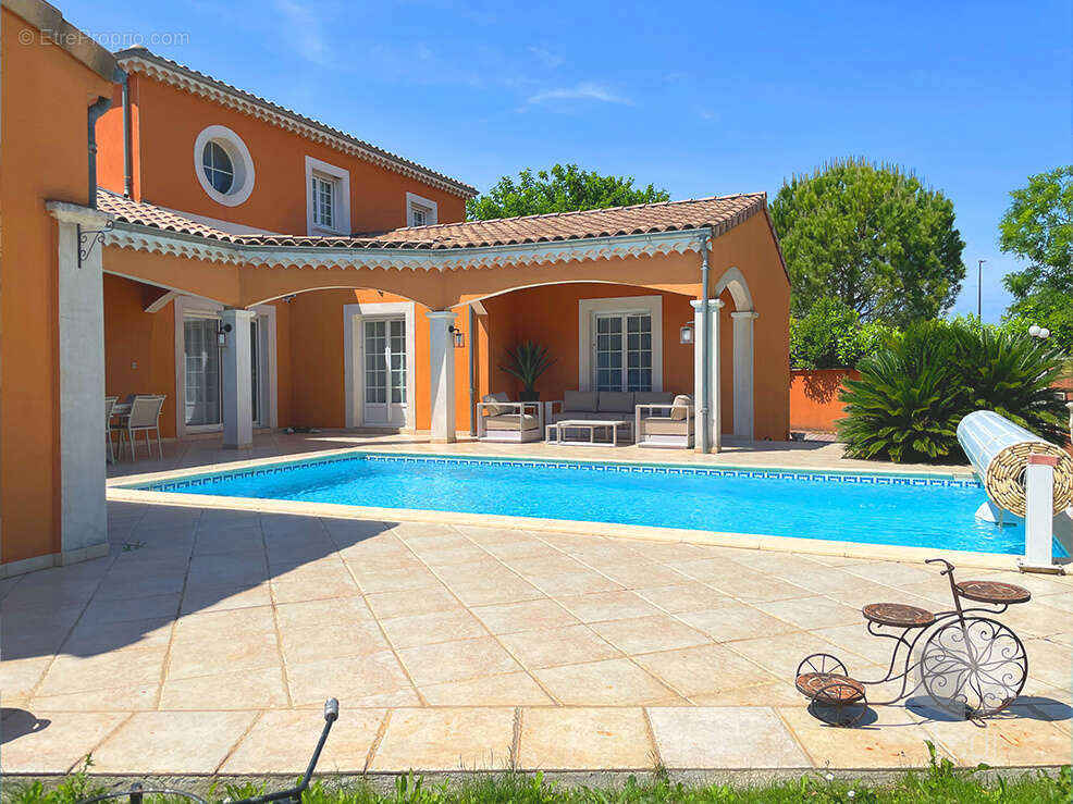 Maison à MONTELIMAR