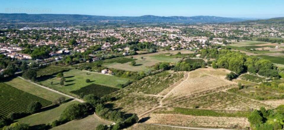 Terrain à PERTUIS