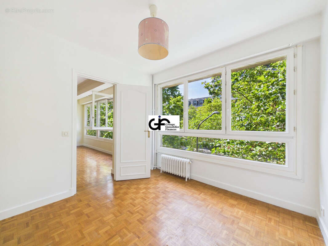 Appartement 76 m² à Paris-16e  - photo 9