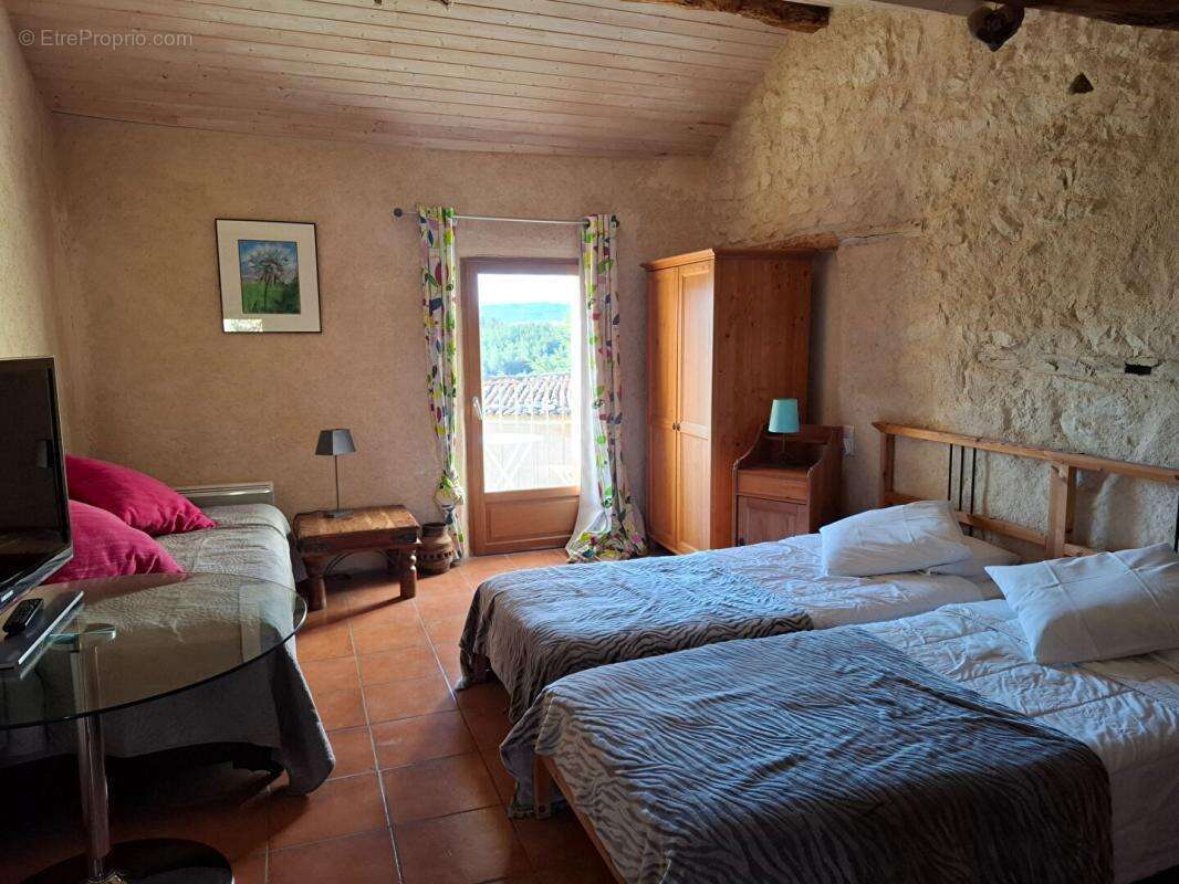 Maison de village renovee 7 pieces 184 m² avec balcons aux chambres, un appartement t2 independant de 30 m² avec une terrasse 24 - photo 5