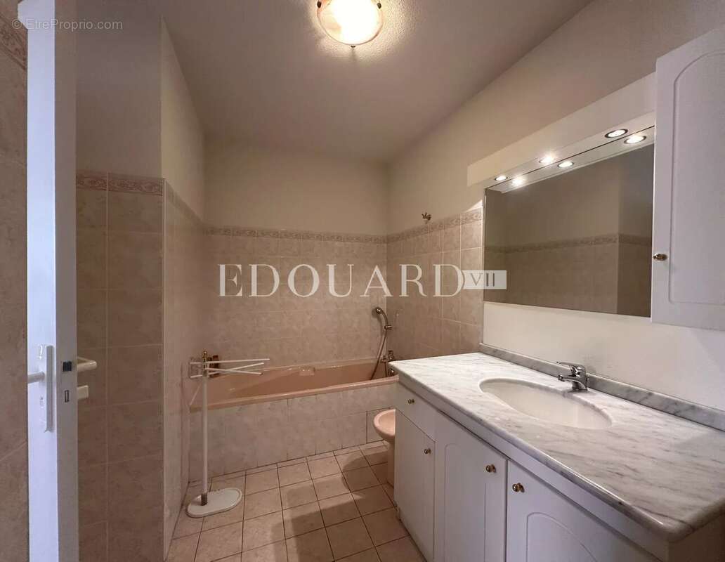 Appartement à ROQUEBRUNE-CAP-MARTIN