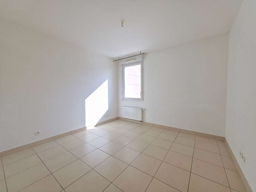Appartement La Garde 2 pièce(s) 41.20 m2 - Résidence fermée et sécurisée - Normes RT 2012 - Une place de stationnement privative - photo 4