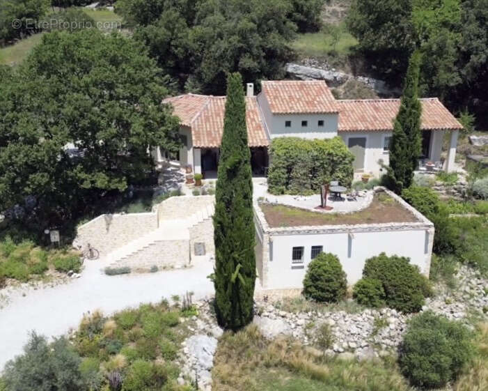 Villa d'architecte en position dominante de plain pied et sa vue panoramique. - photo 2