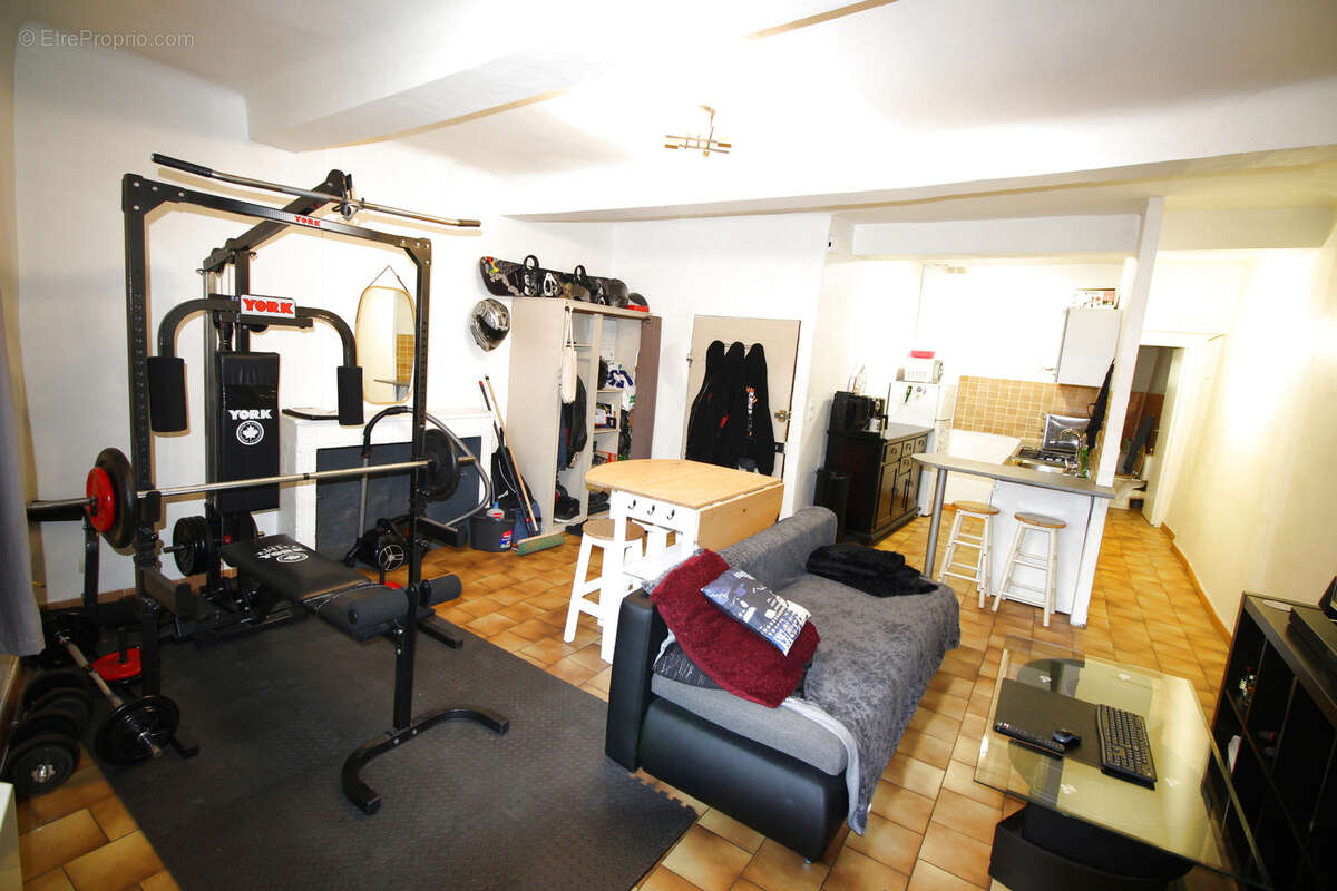 Appartement à MEOUNES-LES-MONTRIEUX