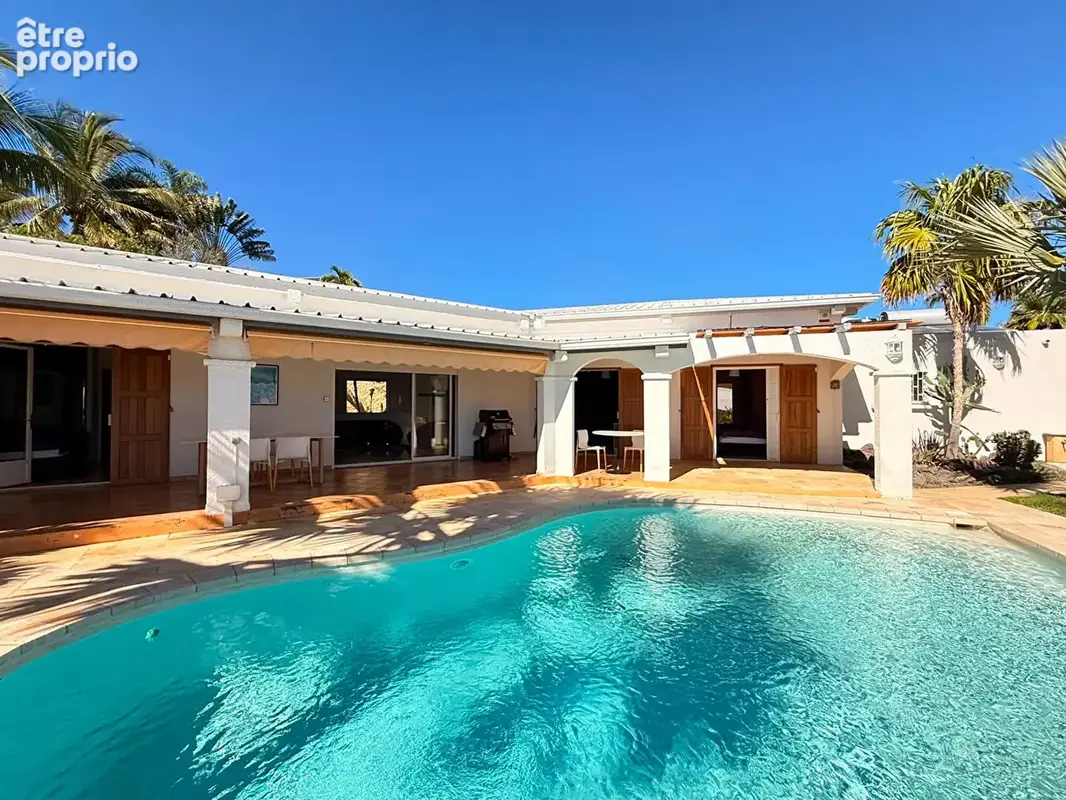 Villa de plain-pied avec vue océan, piscine et jacuzzi à Saint-Gilles-les-Bains - photo 2