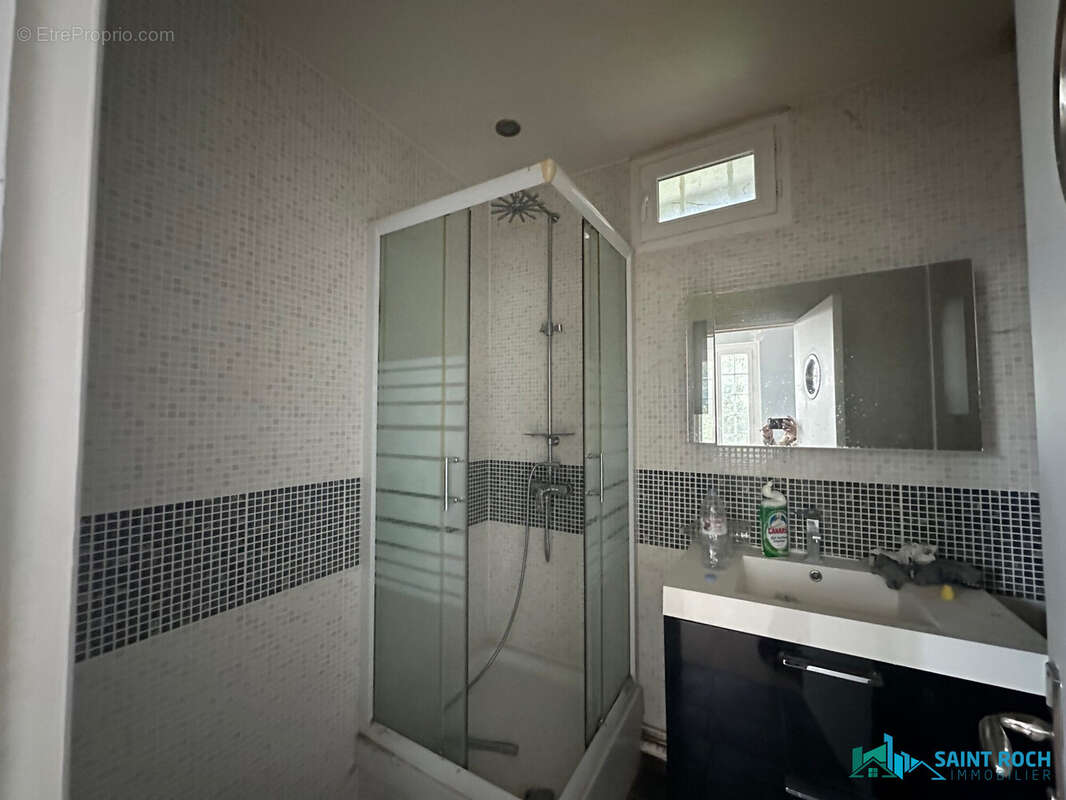 Salle de douche - Appartement à HARFLEUR