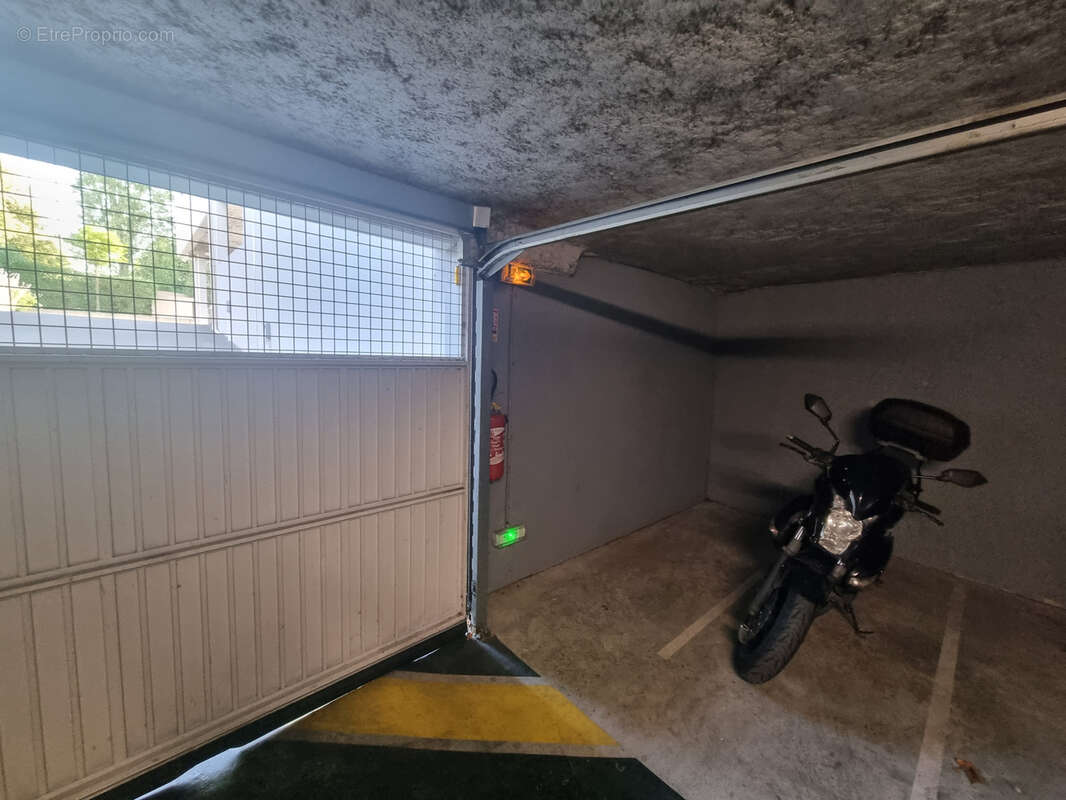 Parking à SOLLIES-PONT