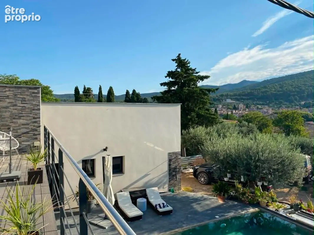 AUPS, superbe villa contemporaine avec piscine proche du village. - photo 13
