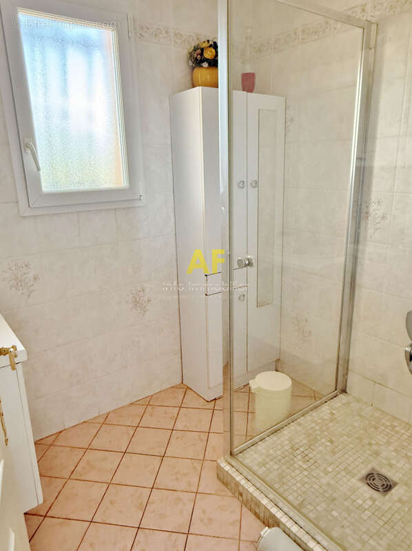 SAINT RAPHAEL Valescure - Villa provençale de plain-pied 3 chambres avec piscine et garage 41m2 - photo 8