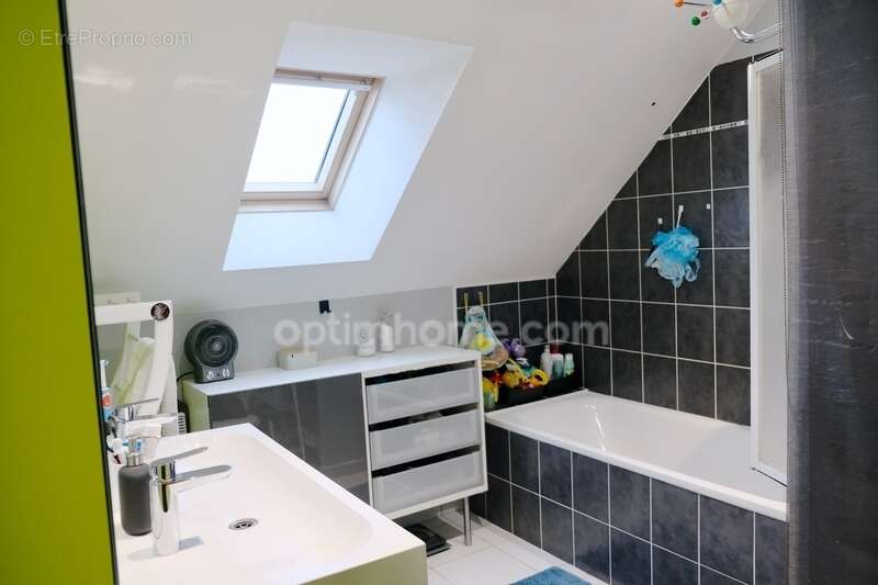 Maison à DEMOUVILLE