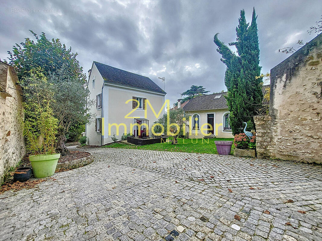 Maison à LE MEE-SUR-SEINE