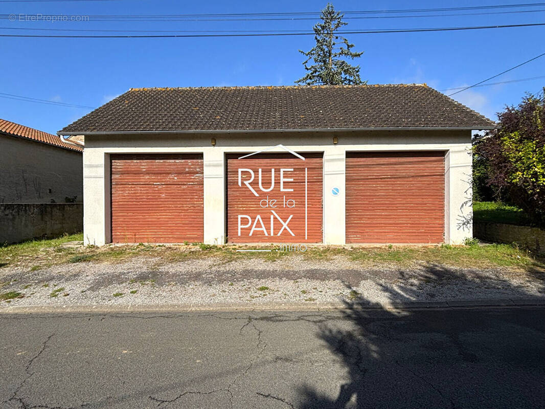 Parking à VOUILLE