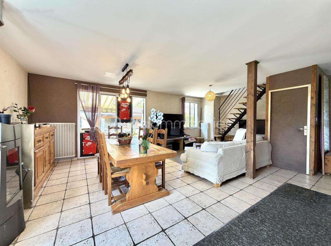 Maison familiale avec seconde habitation indépendante – 165 m² habitables – Sous-sol total – Terrain de 650 m² - photo 6