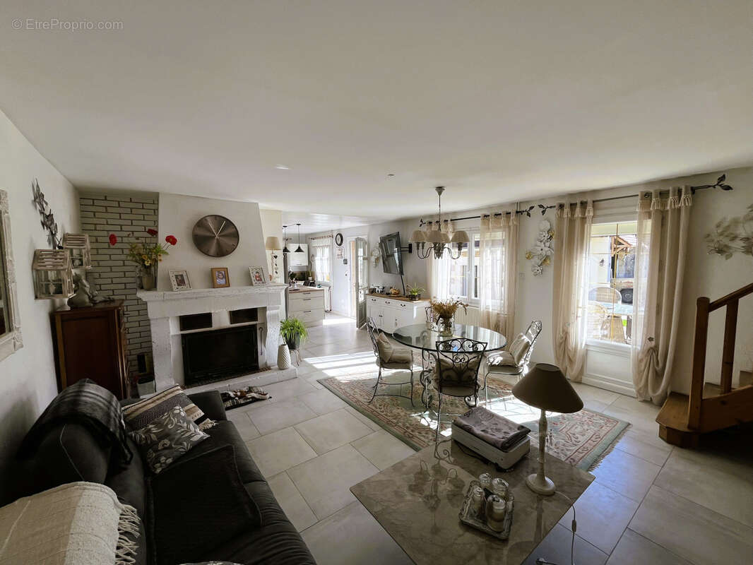 Maison à ESTREES-SAINT-DENIS