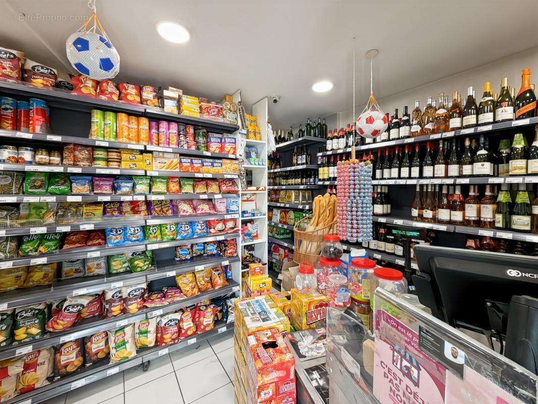 Commerce à MAINCY