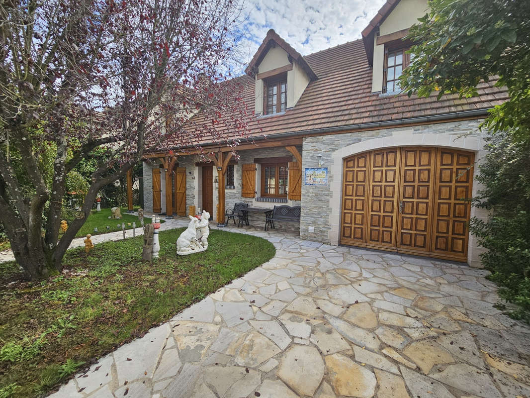 Maison à SAINTE-GENEVIEVE-DES-BOIS