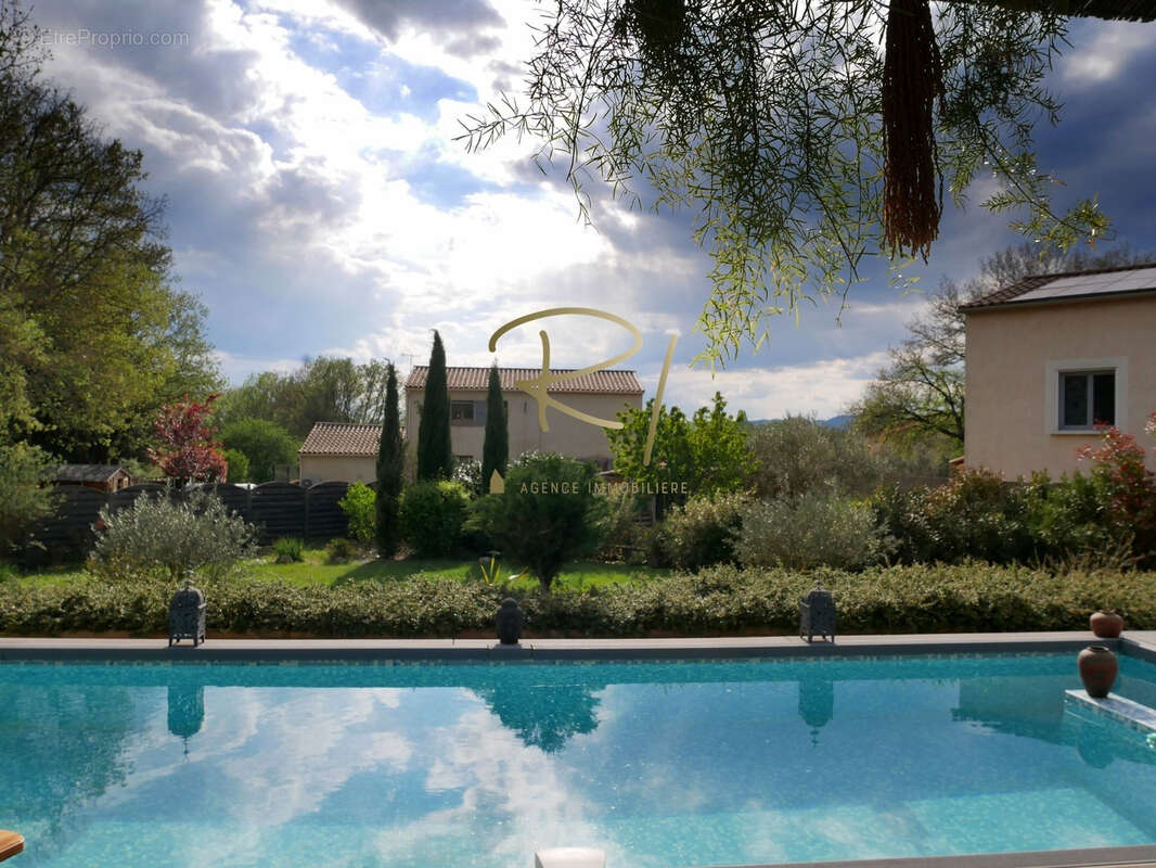 Villa lumineuse avec piscine et grand terrain   cadre nature proche Barjac - photo 13