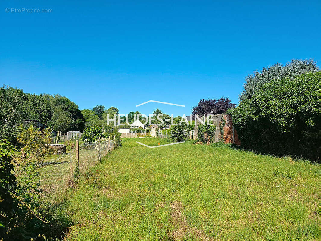 Terrain à LE VAL-SAINT-PERE