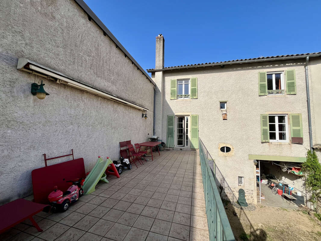 Maison à CORCELLES-EN-BEAUJOLAIS