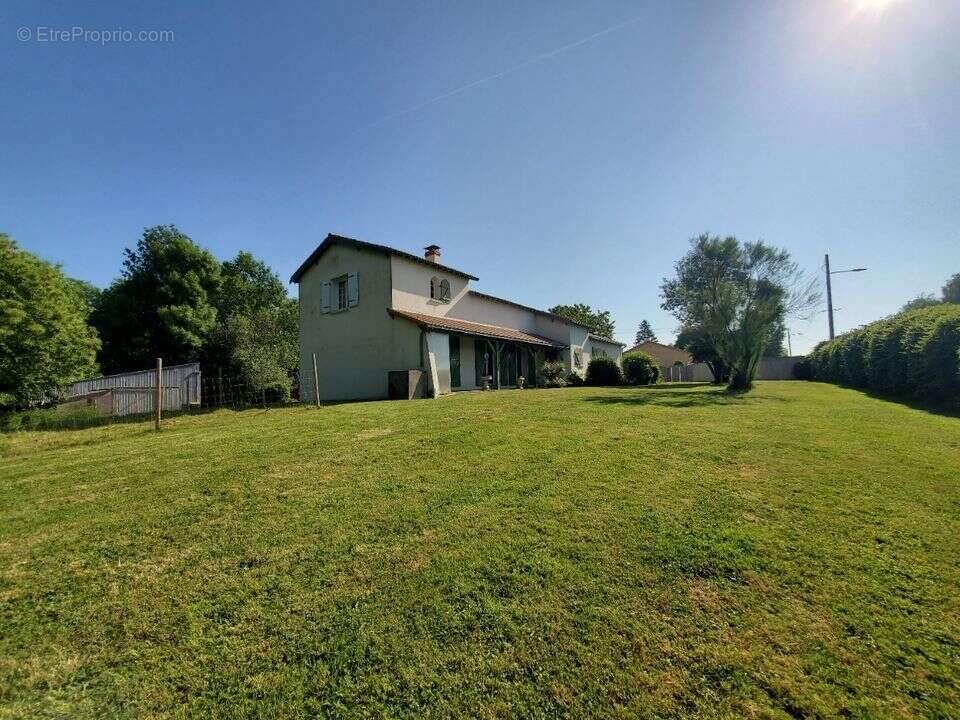 Maison à SAINT-QUENTIN-EN-MAUGES