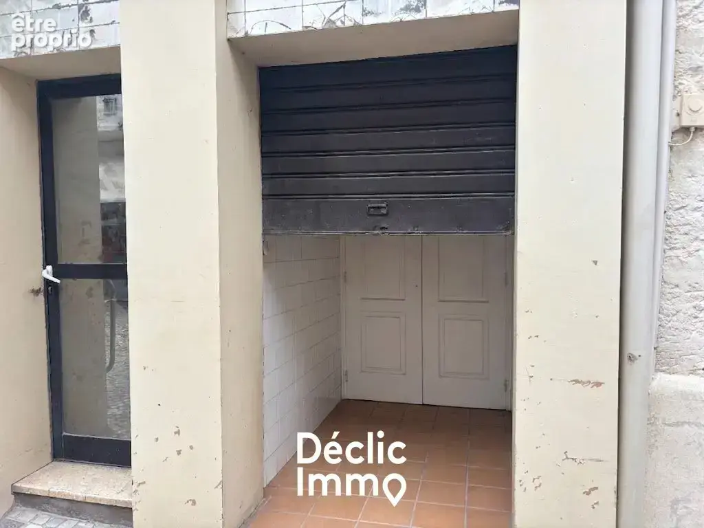 À deux pas du port et de la plage  Local 14 m² -A VENDRE -LE GRAU DU ROI - photo 2