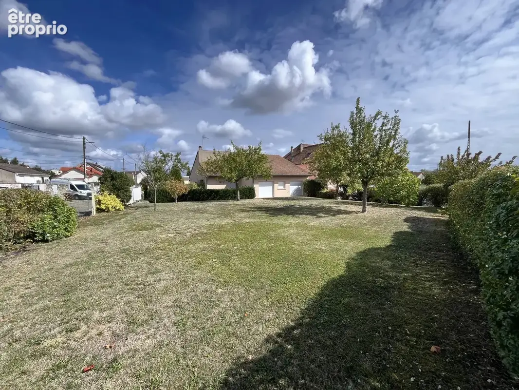 Photo Terrain à Les Clayes-Sous-Bois au prix de 300 000€