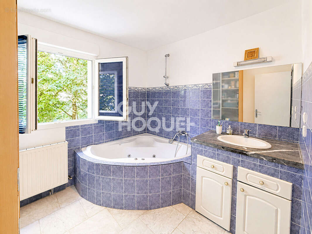 Maison 4 chambres garage piscine - photo 17