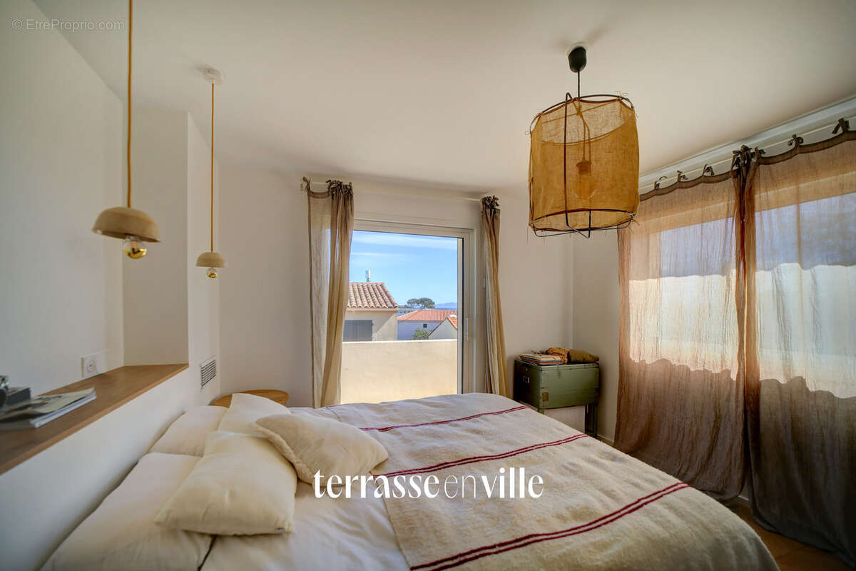 La ciotat - maison d'architecte  - t4 - 100 m2 - lumineuse - parcelle - 430m2  - 775 000 € - photo 14