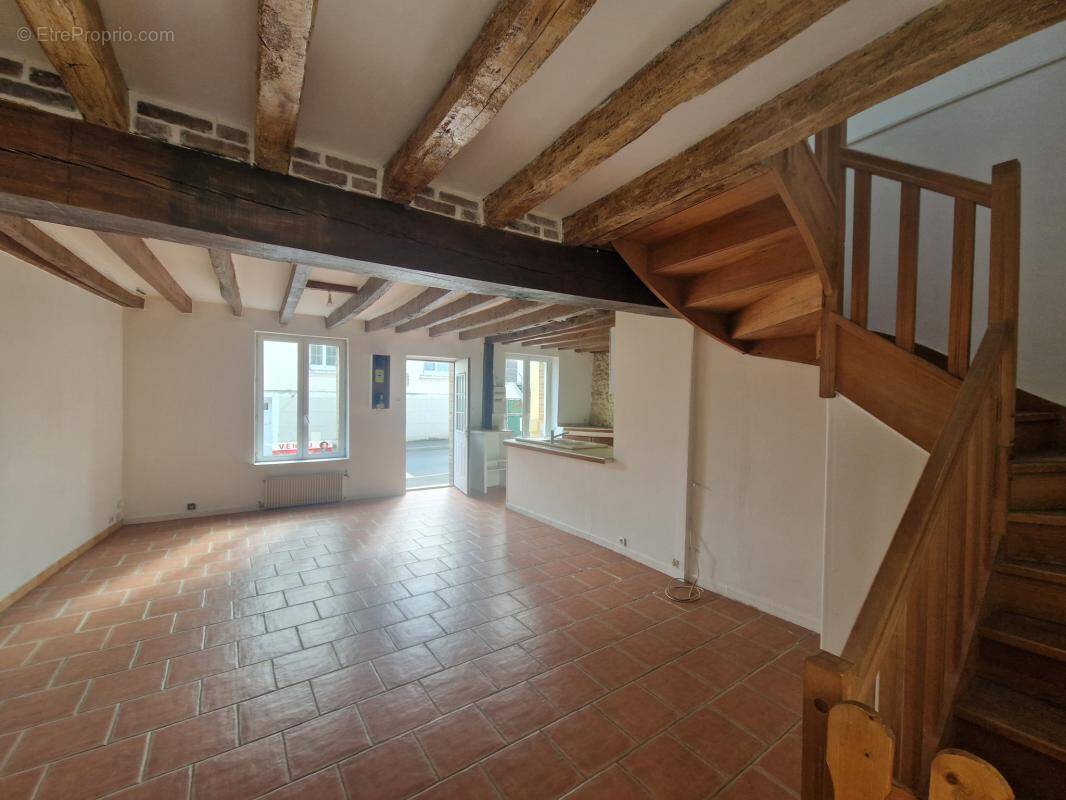 Maison à MONTFORT-LE-GESNOIS