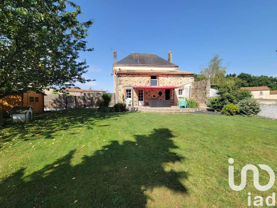 Maison 169 m² à Reaumur  - photo 2