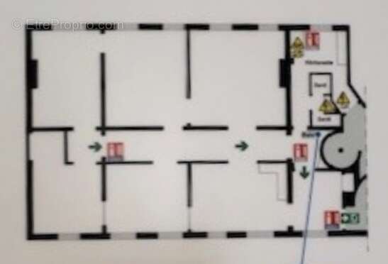 Commerce à PARIS-8E