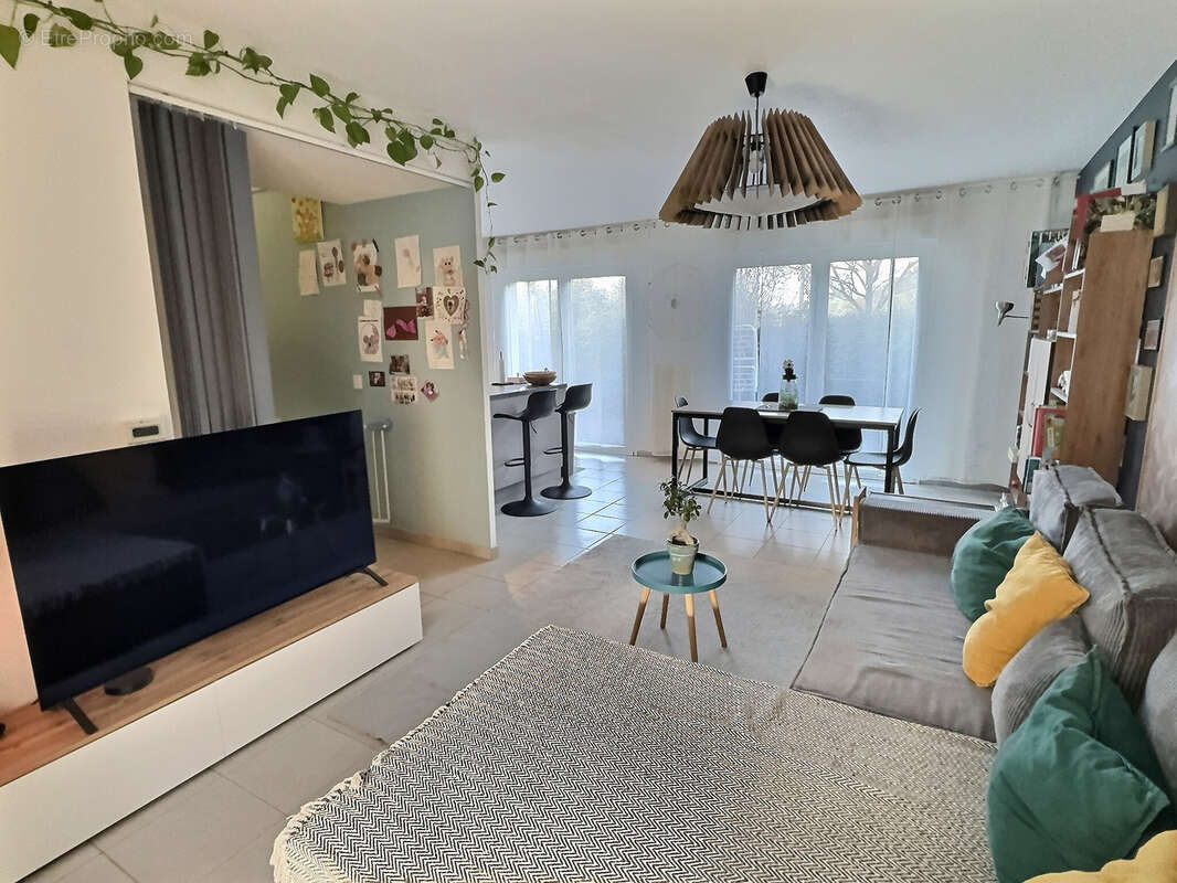 Maison à SAINT-BRES