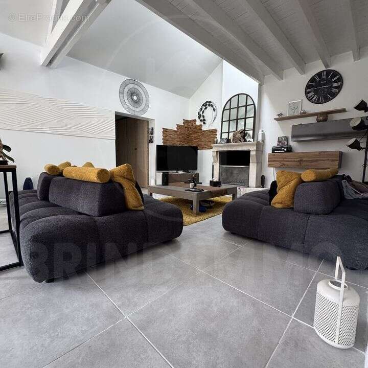 Maison à BRIERES-LES-SCELLES