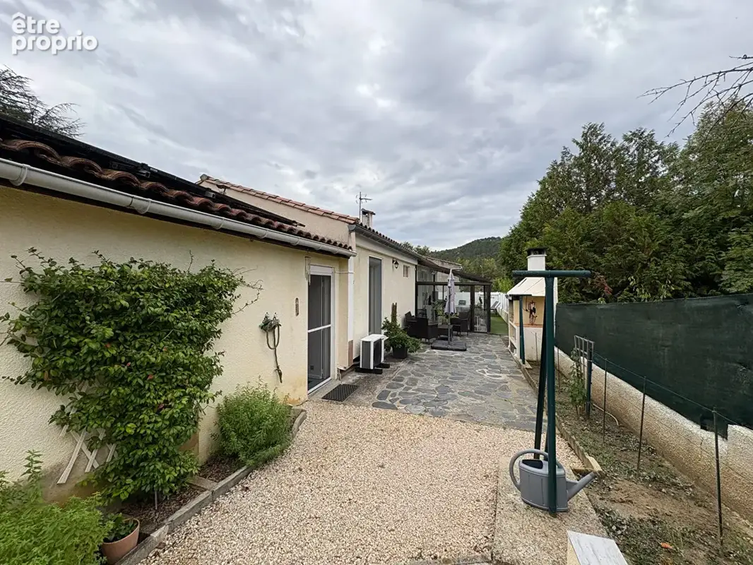 Villa de plain-pied de 100 m² avec piscine, véranda, grand garage et panneaux photovoltaïques à Montazels - photo 5