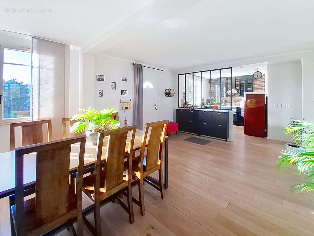 Maison à VILLENEUVE-LE-COMTE