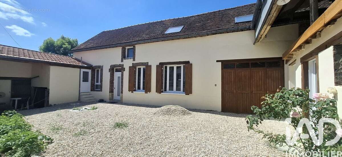 Maison 136 m² à Dixmont  - photo 2