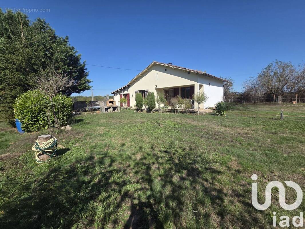 Photo 1 - Maison à MENESPLET