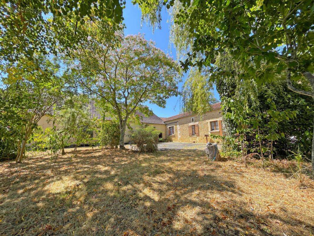 Maison et nombreuses dépendances - photo 15