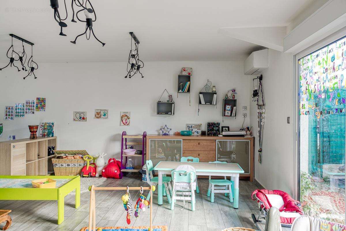 Maison 160 m² à Auberives-Sur-Vareze  - photo 18