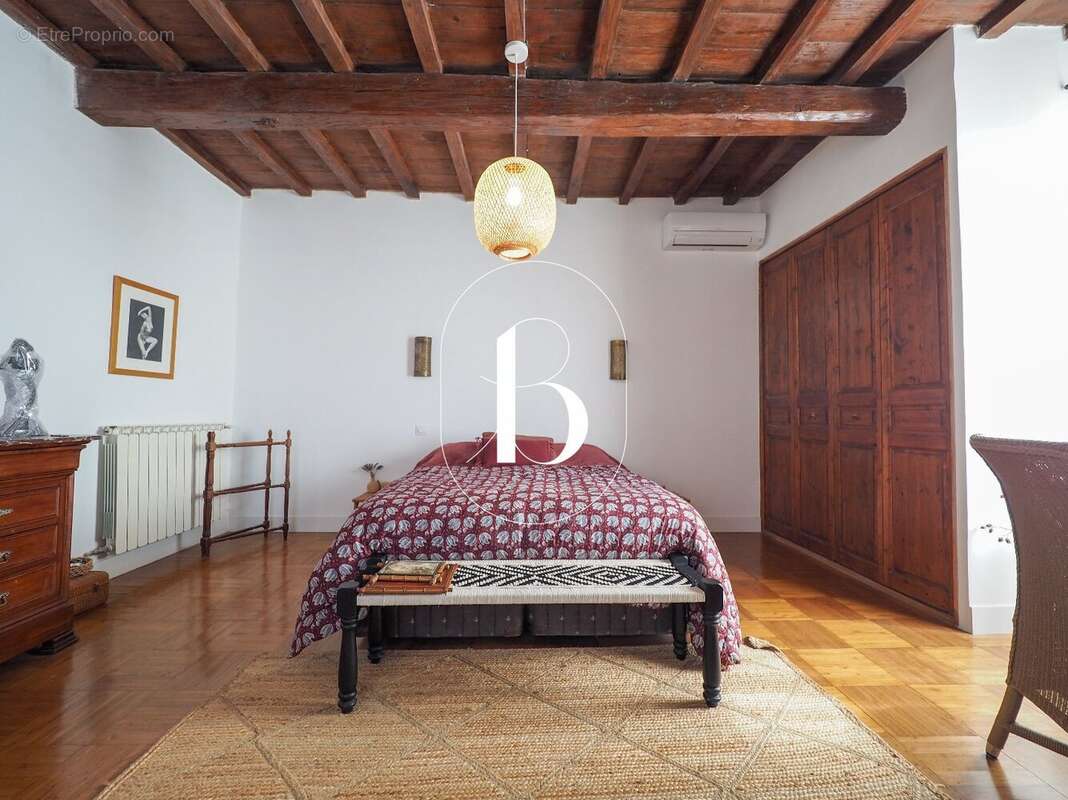 Maison à LAUDUN-L'ARDOISE