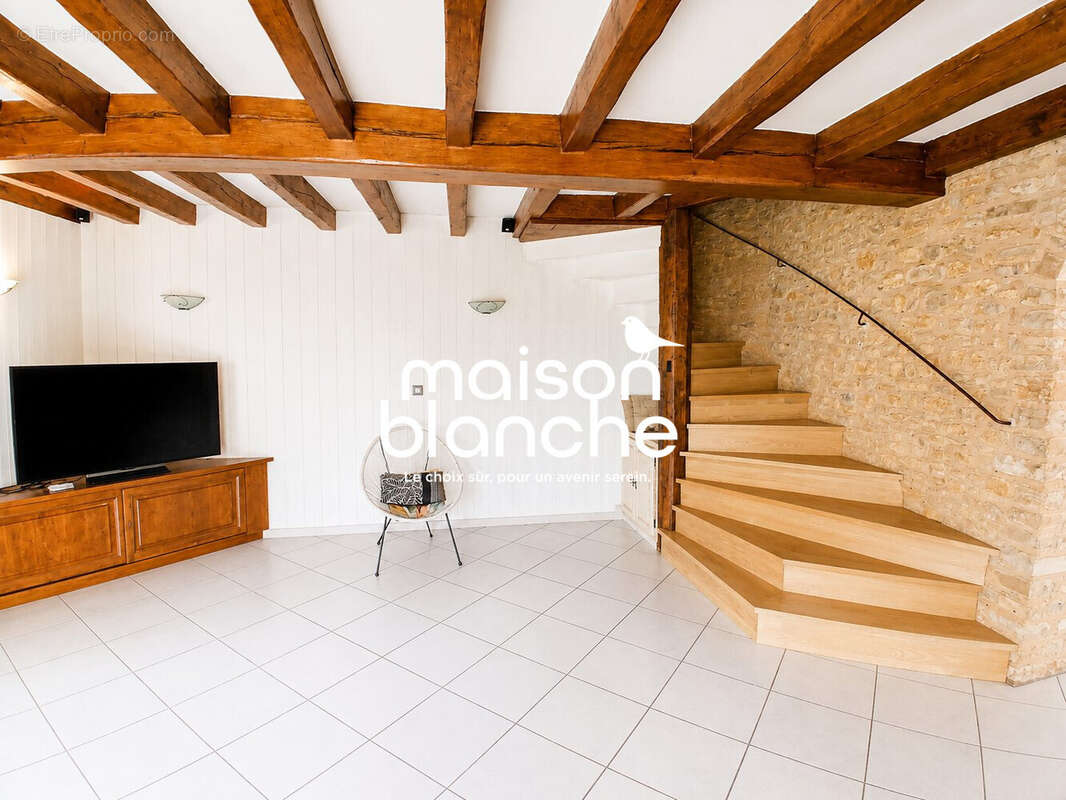 Maison 201 m² à Airvault  - photo 5