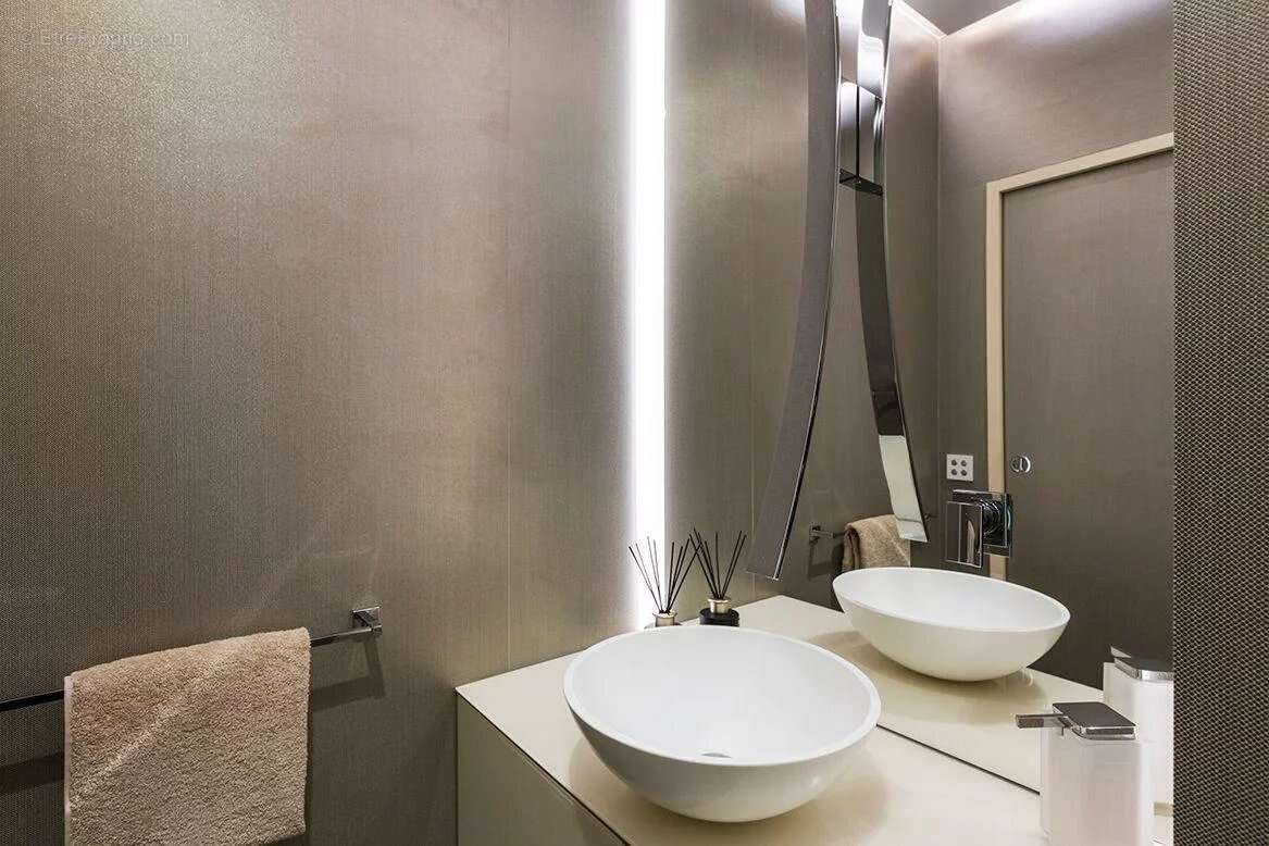 Appartement à LEVALLOIS-PERRET